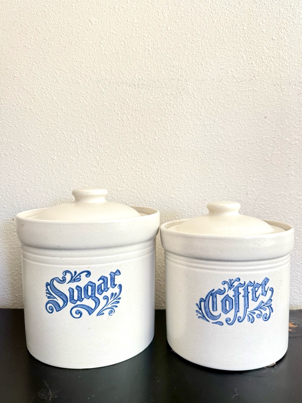 Pfaltzgraff Yorktowne Set Stoneware Sugar Coffee Canisters White Blue USA Made